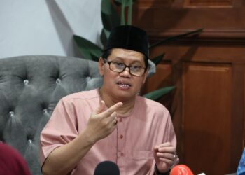 MOHD. Azam Ahmad semasa sidang media selepas menghadiri
Program Jaulah Ramadan KPM Peringkat Kelantan di Kolej Vokasional Pengkalan Chepa, Kelantan hari ini-UTUSAN/KAMARUL BISMI KAMARUZAMAN.