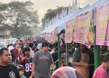 LEBIH 10,000 orang mengunjungi Bazar Ramadan Indera Mahkota 2 di Kuantan, Pahang sejak dibuka sekali gus menjadikan ia lokasi tumpuan masyarakat setempat bagi membeli juadah berbuka puasa.