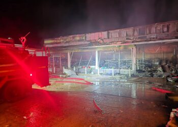 KEDAI serbaneka Big C di Daerah Thung Yang Daeng, Pattani, Thailnad musnah terbakar setelah bom buatan sendiri diletupkan. - IHSAN ISOC 4