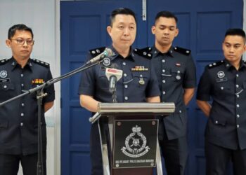 WONG KIM WAI (tengah)