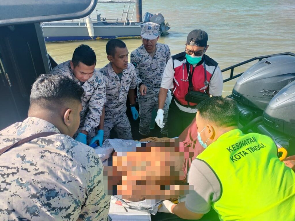 Lima anak kapal Thailand cedera melecur, kapal kargo terbakar