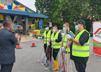 PESALAH kesalahan kebersihan menjalani hukuman khidmat masyarakat di bawah seliaan SWCorp Malaysia dengan melakukan kerja pembersihan kawasan awam.