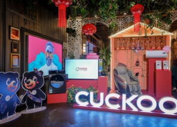 PRODUK CUCKOO yang diperkenalkan Mesin Basuh Kombo Cucian AI Samsung Bespoke (12/7kg), Televisyen 65” QLED QEF1 4K Samsung Vision AI Smart TV, Tablet Samsung Galaxy Tab S10 FE+ (256GB) semasa majlis berbuka puasa Cuckoo 2026 di The Linc, Kuala Lumpur. – UTUSAN/M. FIRDAUS M. JOHARI