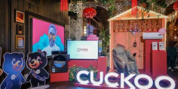 PRODUK CUCKOO yang diperkenalkan Mesin Basuh Kombo Cucian AI Samsung Bespoke (12/7kg), Televisyen 65” QLED QEF1 4K Samsung Vision AI Smart TV, Tablet Samsung Galaxy Tab S10 FE+ (256GB) semasa majlis berbuka puasa Cuckoo 2026 di The Linc, Kuala Lumpur. – UTUSAN/M. FIRDAUS M. JOHARI