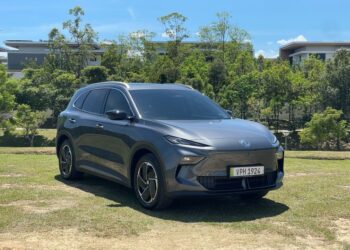 VARIAN Lux Long Range menggunakan bateri 62 kWh.