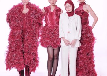 KEUNIKAN koleksi yang dihasilkan Nursyifa Sofea terletak pada penggunaan lipatan, lapisan dan flounces yang intensif.