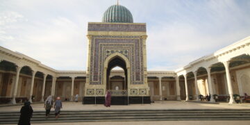 Kompleks Imam Al-Bukhari yang turut menempatkan makamnya di Samarkand, Uzbekistan sentiasa menjadi tumpuan para pengunjung dari seluruh dunia.