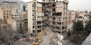 SEBUAH bangunan kediaman musnah akibat serangan AS-Israel di Teheran. - AFP