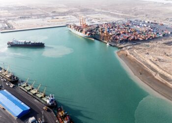 DUA kapal tangki minyak diserang berhampiran Iraq hari ini. - AFP