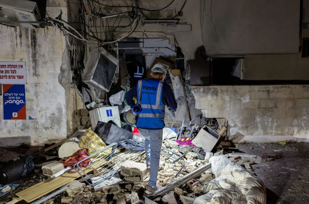 Tiga serangan peluru berpandu Iran hentam Israel