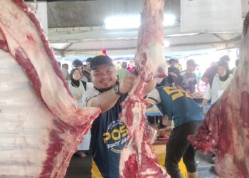 SEBANYAK 1.5 tan daging lembu segar disediakan untuk jualan pada program Jualan Murah Pusat Khidmat Parlimen Bukit Gantang.