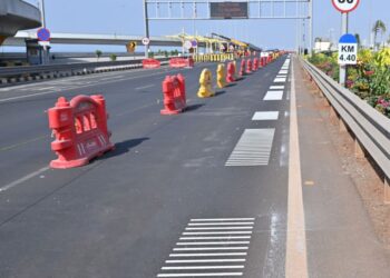 SEBATANG jalan raya ‘berirama’ pertama di India kini didakwa menganggu penduduk. - Foto X