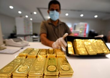 DUBAI menjual jongkong emas pada harga diskaun kerana perang Iran. - AFP