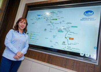 CHUA Lay Hoon ketika ditemubual di pejabat Besraya, Loke Yew Toll Plaza, Sungai Besi Expy Kuala Lumpur. - UTUSAN/SADDAM YUSOFF