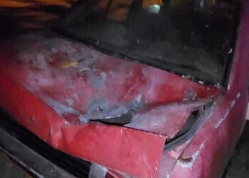 KEADAAN but sebuah kereta yang kemik dipercayai akibat letupan mercun dalam kejadian di Pendang, kelmarin.