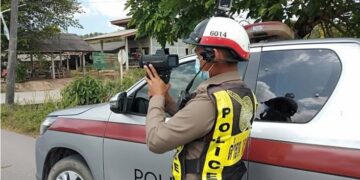 ANGGOTA polis trafik melakukan pemantauan secara berkala bagi memastikan rakyat Malaysia mematuhi peraturan lalu lintas ketika berada di Thailand.