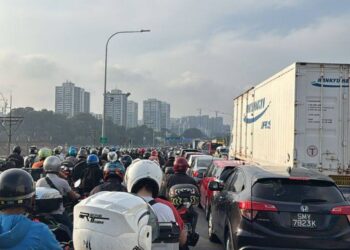 LALUAN menghala ke Tambak Johor sesak ekoran peningkatan pemeriksaan keselamatan oleh Penguasa Imigresen dan Pusat Pemeriksaan (ICA) Singapura dalam minggu ini.