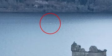HAIWAN misteri didakwa dirakamkan di permukaan tasik Loch Ness. - Foto AC News