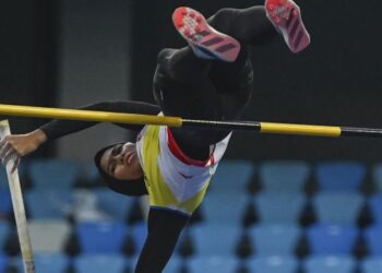 Nor Sarah Adi melakukan lompatan 3.80 meter pada Kejohanan Lompat Bergalah Antarabangsa Taiwan, kelmarin untuk menduduki tempat ketujuh. - UTUSAN/AMIR KHALID