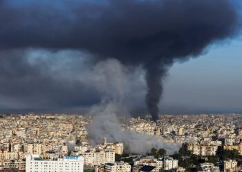 ASAP menjulang tinggi akibat serangan Israel di Beirut semalam. - AFP