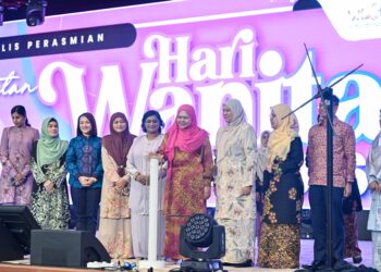 DATUK Salbiah Mohamed (tengah) merasmikan Sambutan Hari Wanita Peringkat Negeri Perak 2026 di Ipoh.