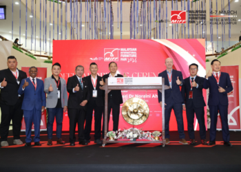 RAZALI Mohamad (empat kiri) ketika merasmikan Pameran Perabot Antarabangsa Malaysia (MIFF) 2026 di Pusat Dagangan Dunia Kuala Lumpur (WTCKL), hari ini.