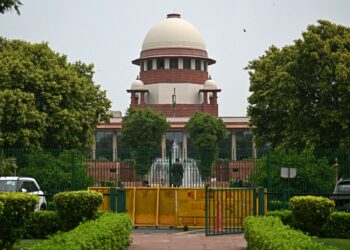 GAMBAR fail sebuah Mahkamah Agung di New Delhi. - AFP