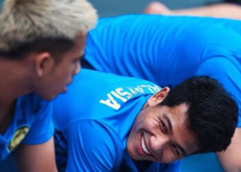 Pemain skuad Harimau Malaya menjalani latihan di Bangkok, Thailand sebagai persiapan menentang Vietnam dalam aksi terakhir Kelayakan Piala Asia 2027. - IHSAN FAM