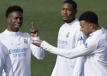 Kylian Mbappe menyertai latihan Real Madrid, semalam menjelang perlawanan pusingan 16 Liga Juara-Juara menentang Manchester City, esok. - AFP