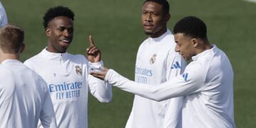 Kylian Mbappe menyertai latihan Real Madrid, semalam menjelang perlawanan pusingan 16 Liga Juara-Juara menentang Manchester City, esok. - AFP