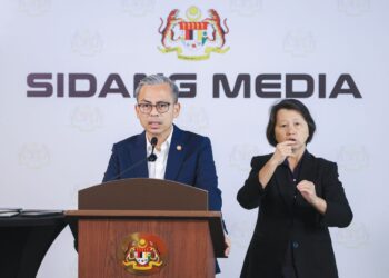 FAHMI Fadzil pada sidang akhbar di Putrajaya semalam.