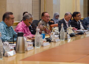 ANWAR Ibrahim mempengerusikan Mesyuarat Majlis Tindakan Ekonomi Negara (MTEN) di Putrajaya, semalam. – FACEBOOK ANWAR IBRAHIM