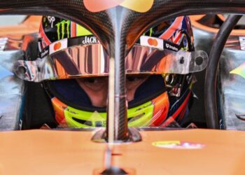 Pelumba pasukan McLaren, Oscar Piastri mencatat masa terpantas dalam sesi latihan bebas kedua GP Jepun sekali gus menafikan penguasaan Mercedes pada sebelah pagi di litar Suzuka, hari ini. - AFP