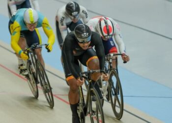 Muhammad Ridwan Sahrom (depan) mempunyai satu lagi peluang untuk meraih pingat emas dalam acara pecut individu Kejohanan Berbasikal Trek Asia 2026 di Tagaytay, Filipina, hari ini. IHSAN KONFEDERASI BASIKAL ASIA