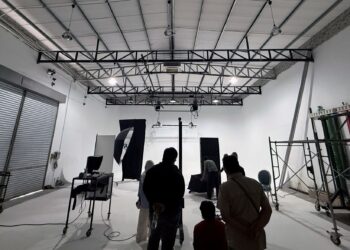 White Studio yang dimiliki Bustamam ini antara spesifikasi studio profesional yang tepat.