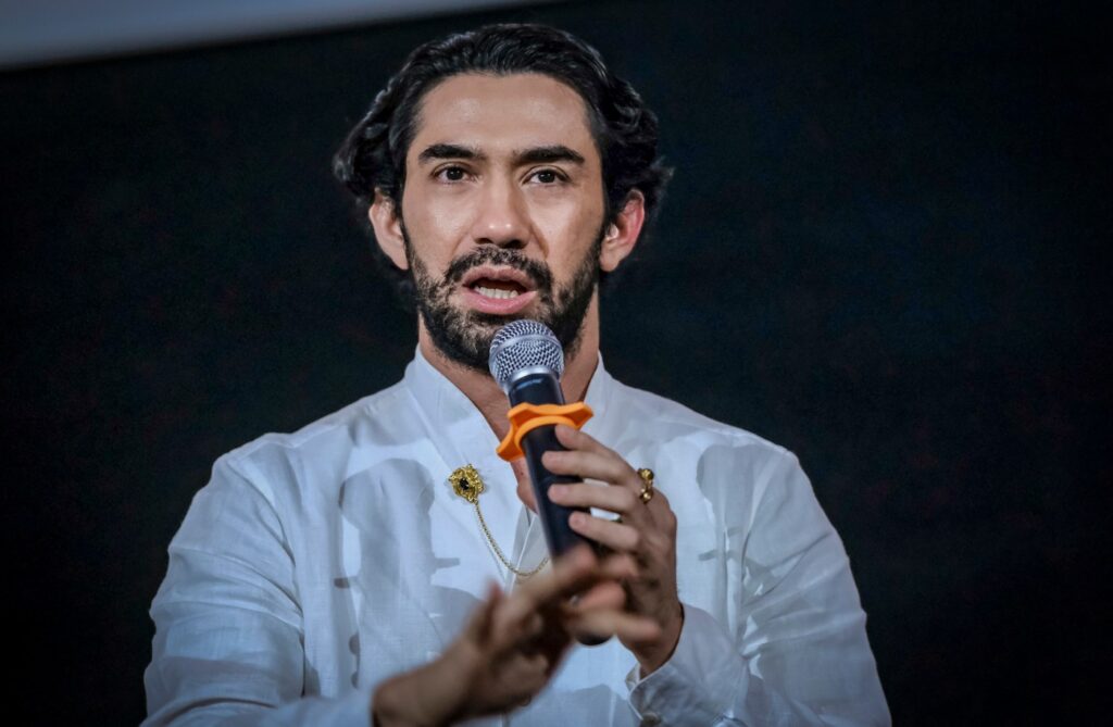 Pelakon dibayar untuk berlakon, bukan menunggu – Reza Rahadian