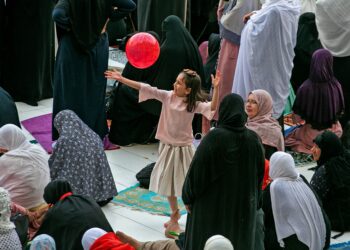 ARAB Saudi akan menyambut Hari Raya Aidilfitri esok. - AFP