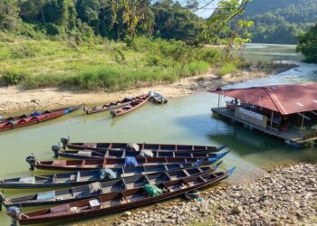 BOT pelancong tersadai akibat kekurangan perkhidmatan membawa pengunjung khususnya pelancong asing Taman Negara Kuala Tahan, Jerantut, Pahang. - UTUSAN/HARIS FADILAH AHMAD