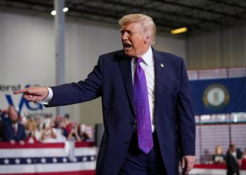 TRUMP berucap di atas pentas di Hebron semalam. - AFP