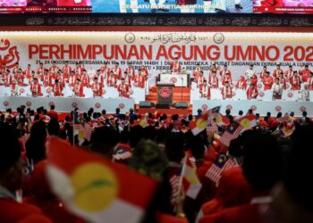 UMNO dilihat sedang menggerakkan strategi menjelang pilihan raya umum (PRU) dengan menarik kembali pemimpin yang pernah meninggalkan parti.