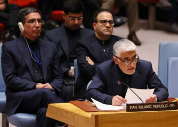 AMIR Saeid Iravani (depan) berucap di Majlis Keselamatan PBB semalam. - AFP