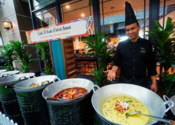 ANTARA masakan gulai kawah dalam bufet 'Air Tangan Bonda' di Mercure Living Putrajaya. - UTUSAN/FAISOL MUSTAFA