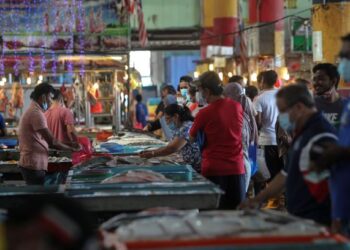 KETEGANGAN geopolitik dijangka mendorong kenaikan inflasi sekitar 2.2 peratus akhir tahun ini, kerana kenaikan inflasi makanan dan pengangkutan. - GAMBAR HIASAN