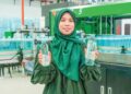 AIN Azizah Arifin menunjukkan air mineral beroksigen semula jadi, Bubbles O2.