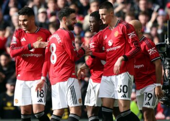 PEMAIN-Pemain United meraikan jaringan Benjamin Sesko pada aksi Liga Perdana Inggeris menentang Crystal Palace di Old Trafford-AFP