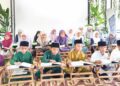 Sebahagian murid Tahun Lima dan Tahun Enam menyertai majlis khatam al-Quran bersama bimbingan guru Pendidikan Islam di Sekolah Kebangsaan Pusat Penyelidikan Pertanian Tun Razak (SKPPPTR) Tekam, Jerantut, Pahang baru-baru ini. – utusan/HARIS FADILAH AHMAD