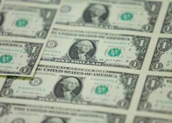 GAMBAR fail wang kertas AS. - AFP