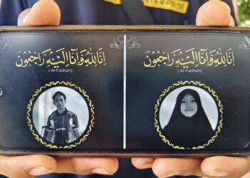 LUQMAN Nulhakim Mohammad Shukor menunjukkan gambar adik-adiknya ketika ditemui di pekarangan Hospital Kepala Batas, Pulau Pinang.