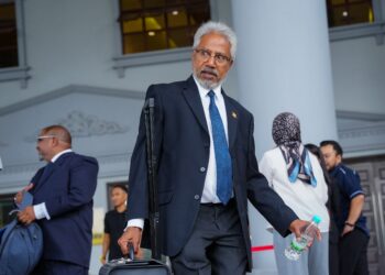 P. Waytha Moorthy hadir ke Mahkamah Tinggi, Kuala Lumpur bagi pengurusan kes saman pemula terhadap Anwar Ibrahim. - UTUSAN/SADDAM YUSOFF