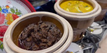 SELAIN menu arab, makanan tradisi Pahang jadi tumpuan pengunjung seperti Opor Daging, Patin Tempoyak dan Sambal Hitam.